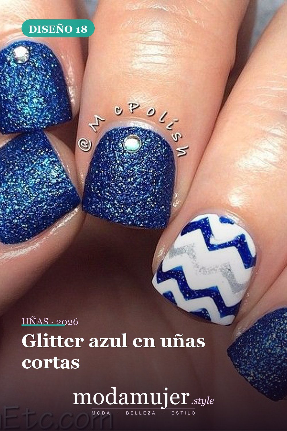 Glitter azul en uñas cortas — 29 Adorables Diseños de Uñas Azules para 2026