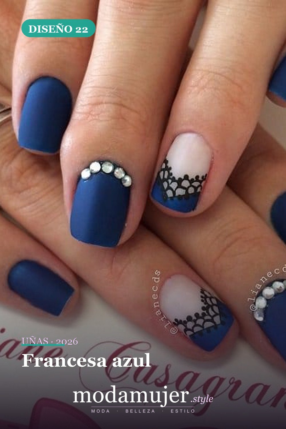 Francesa azul — 29 Adorables Diseños de Uñas Azules para 2026