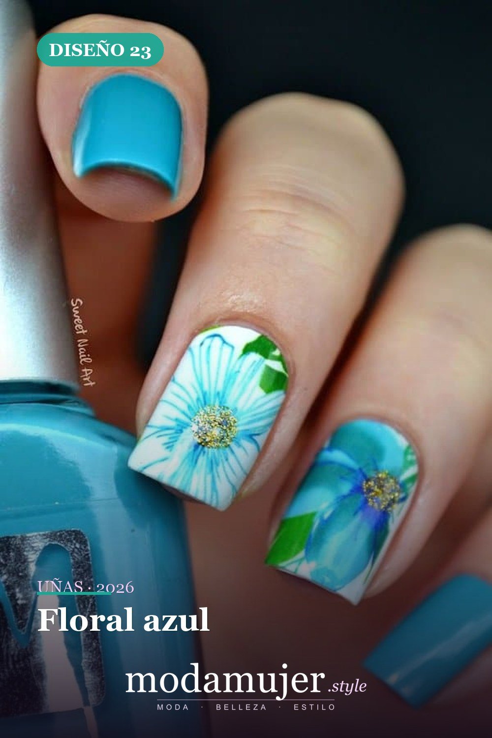 Floral azul — 29 Adorables Diseños de Uñas Azules para 2026