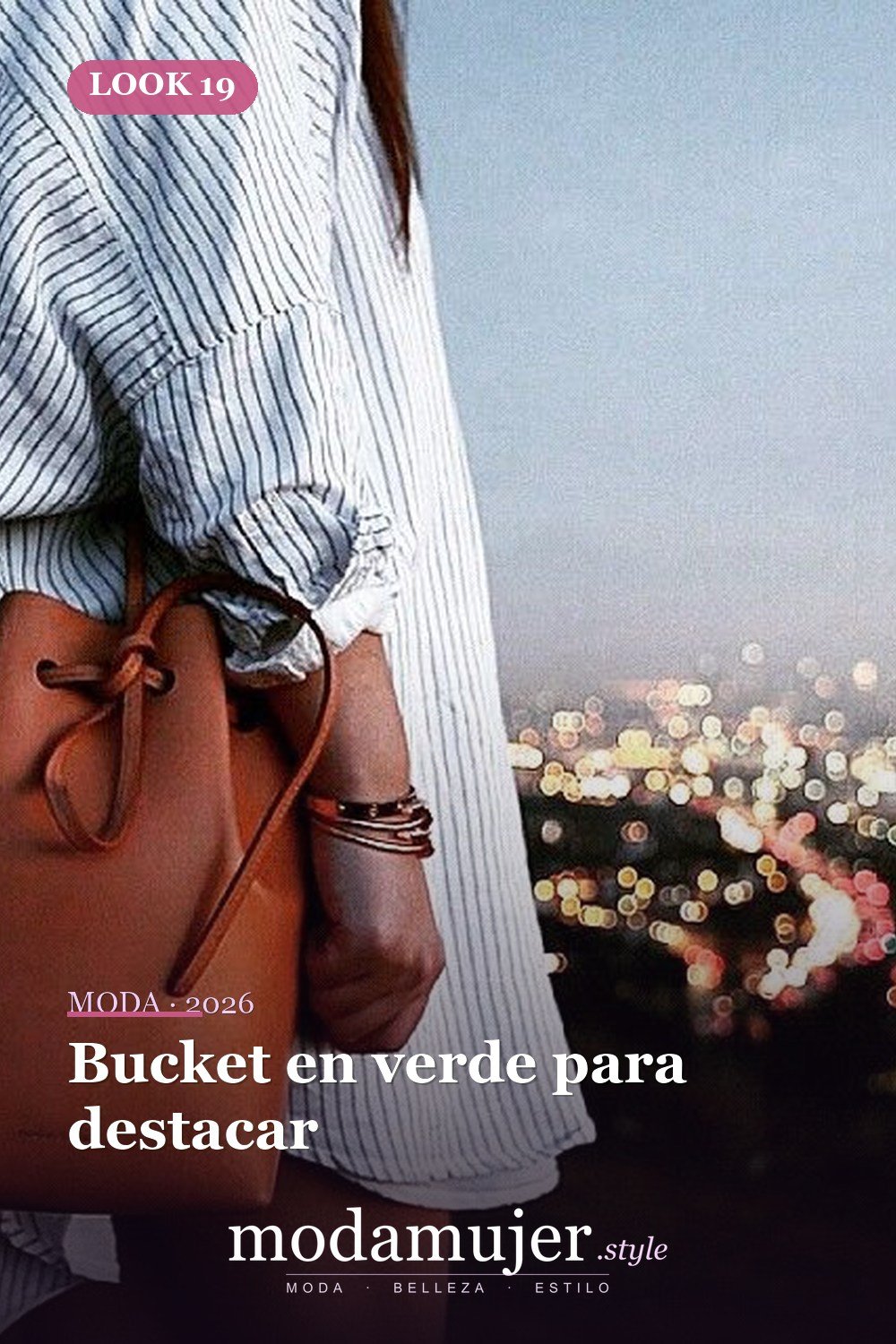 Bucket en verde para destacar — 29 ideas de atuendos de bolsos tipo cubo que toda chica debe probar