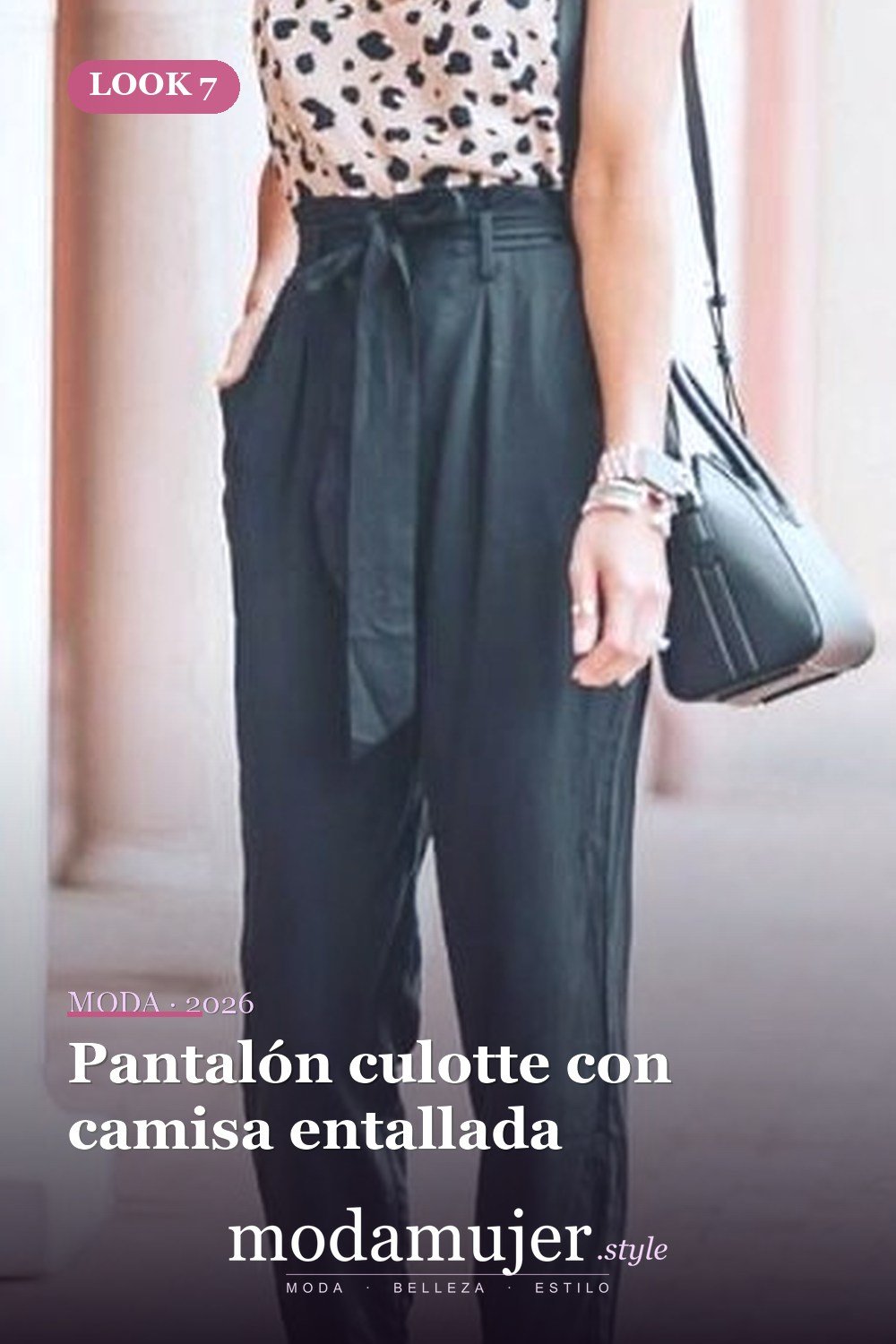 Pantalón culotte con camisa entallada — 30 conjuntos de trabajo informal para el verano para probar este año
