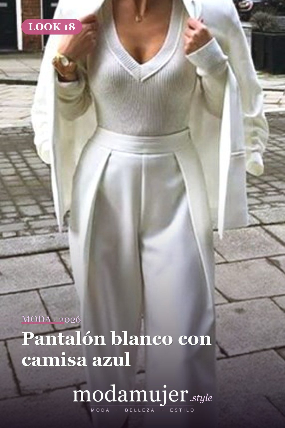 Pantalón blanco con camisa azul — 30 conjuntos de trabajo informal para el verano para probar este año