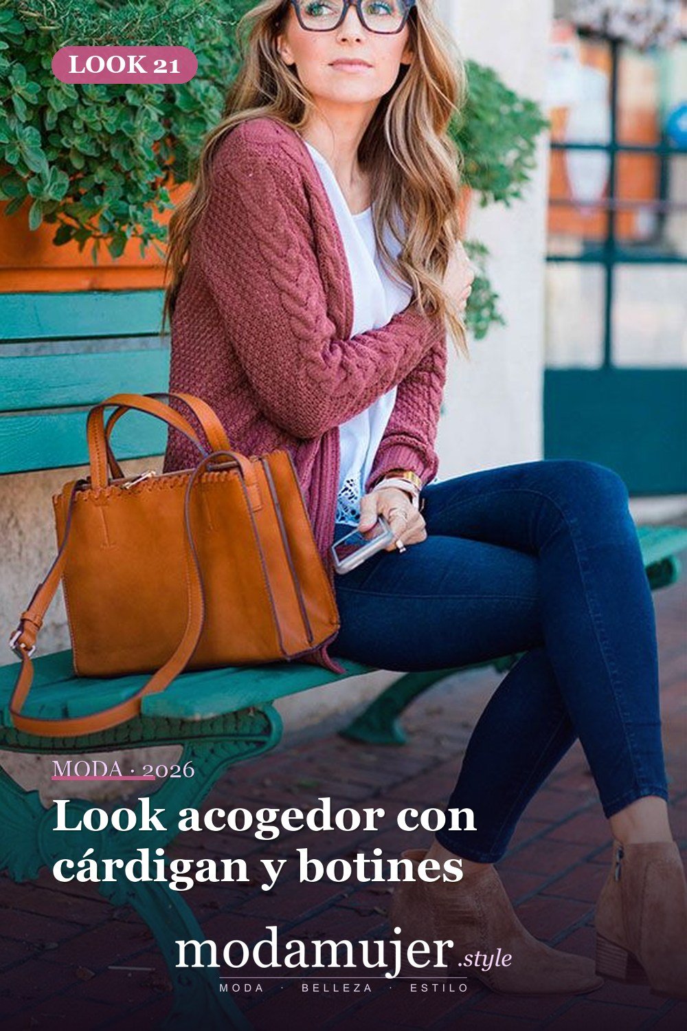 Look acogedor con cárdigan y botines — 30 ideas encantadoras de trajes de San Valentín para damas y niños