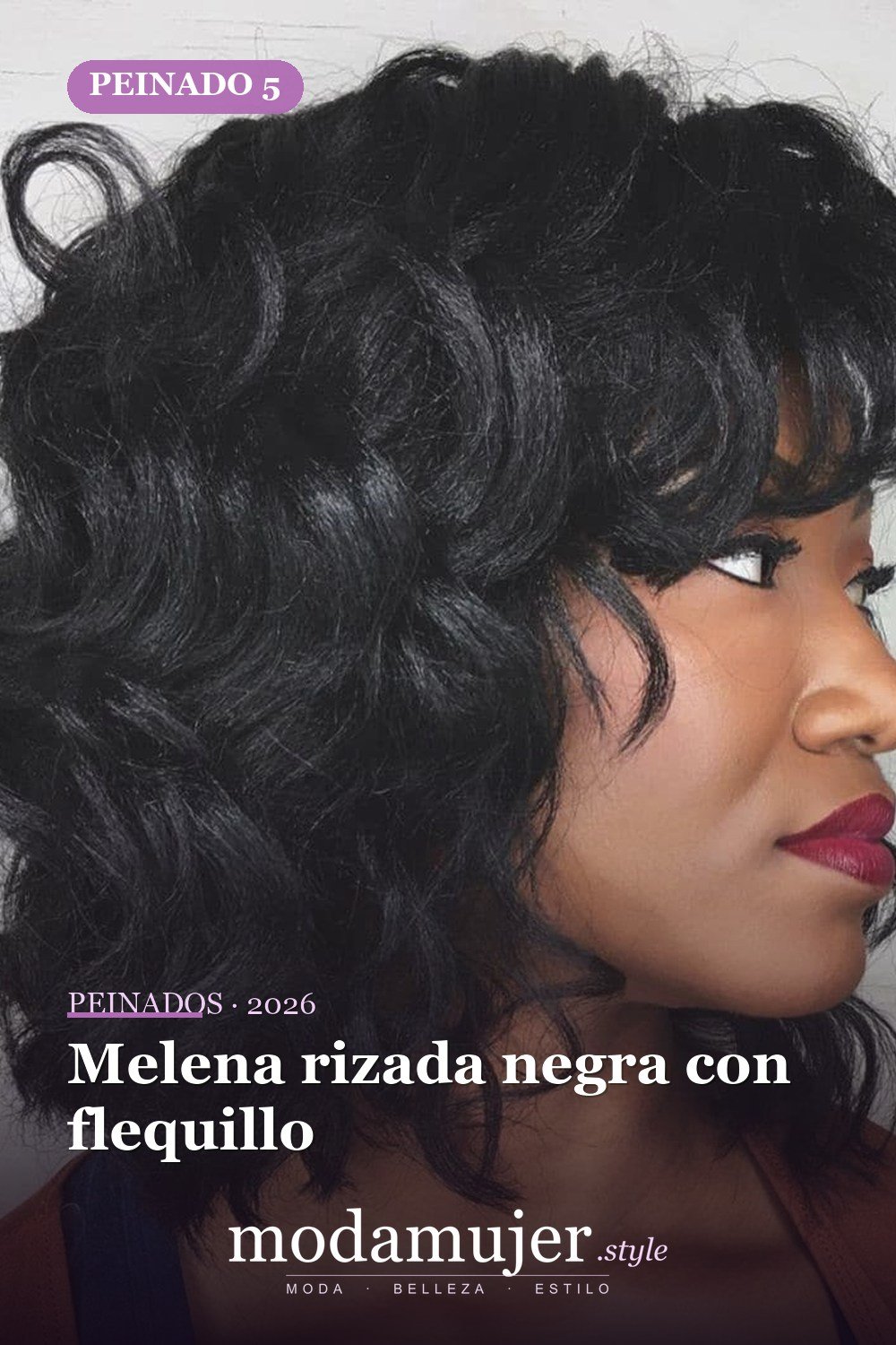 Melena rizada negra con flequillo — 30 mejores estilos de cabello de longitud media con flequillo