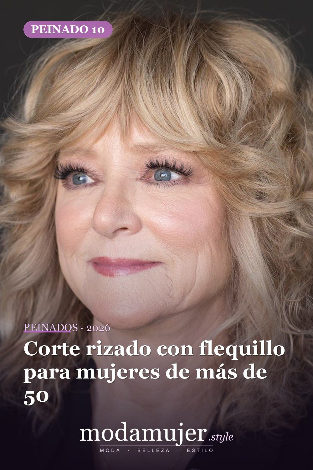 Corte rizado con flequillo para mujeres de más de 50 — 30 mejores estilos de cabello de longitud media con flequillo