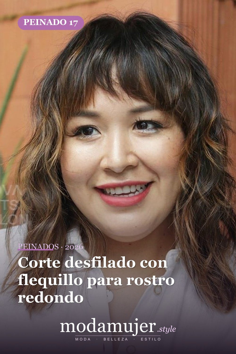 Corte desfilado con flequillo para rostro redondo — 30 mejores estilos de cabello de longitud media con flequillo