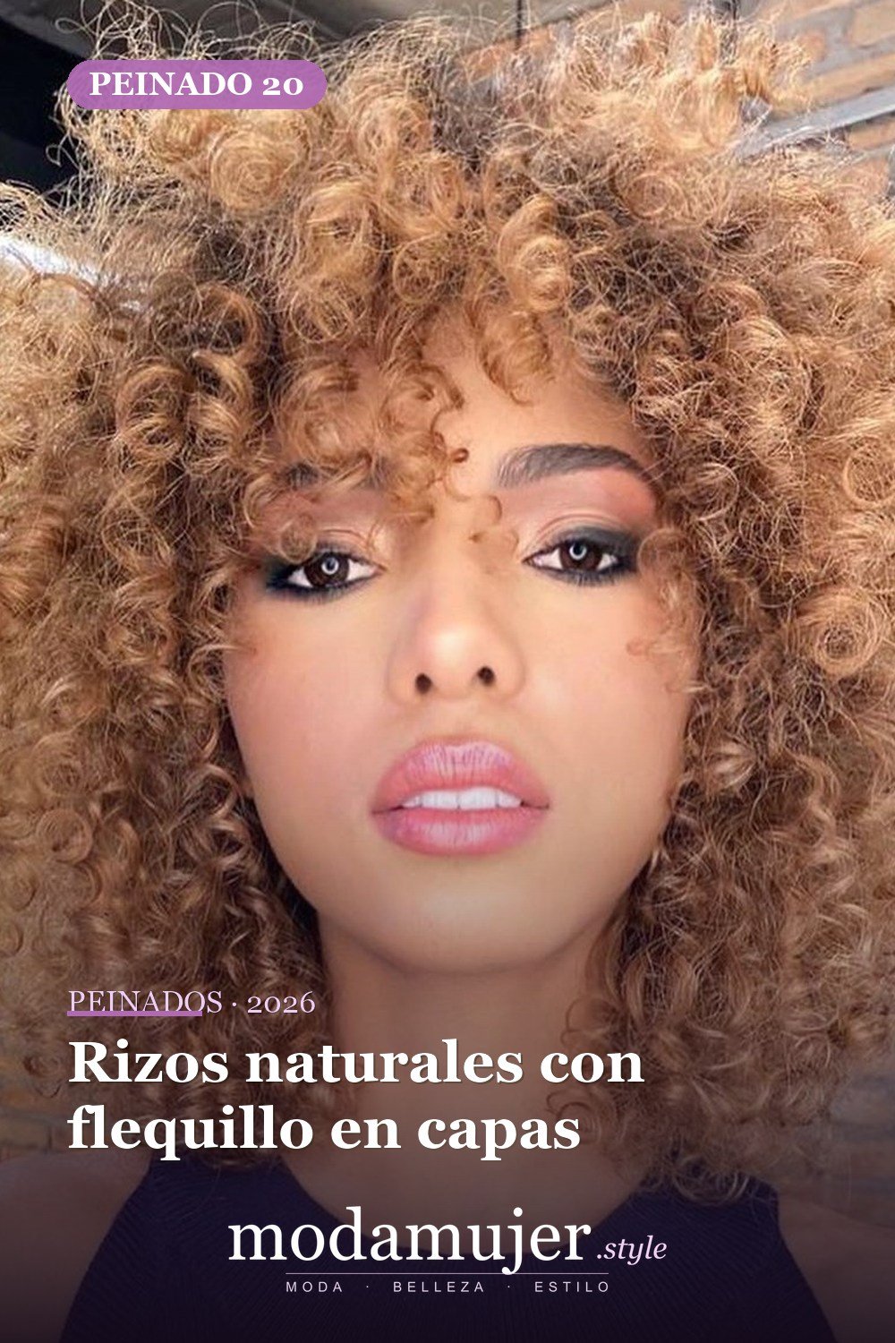Rizos naturales con flequillo en capas — 30 mejores estilos de cabello de longitud media con flequillo