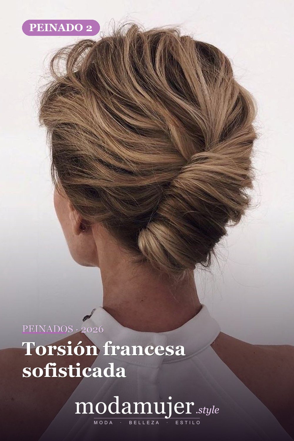 Torsión francesa sofisticada — 30 Updos para cabello corto que te harán sentir inspirada y segura en 2026