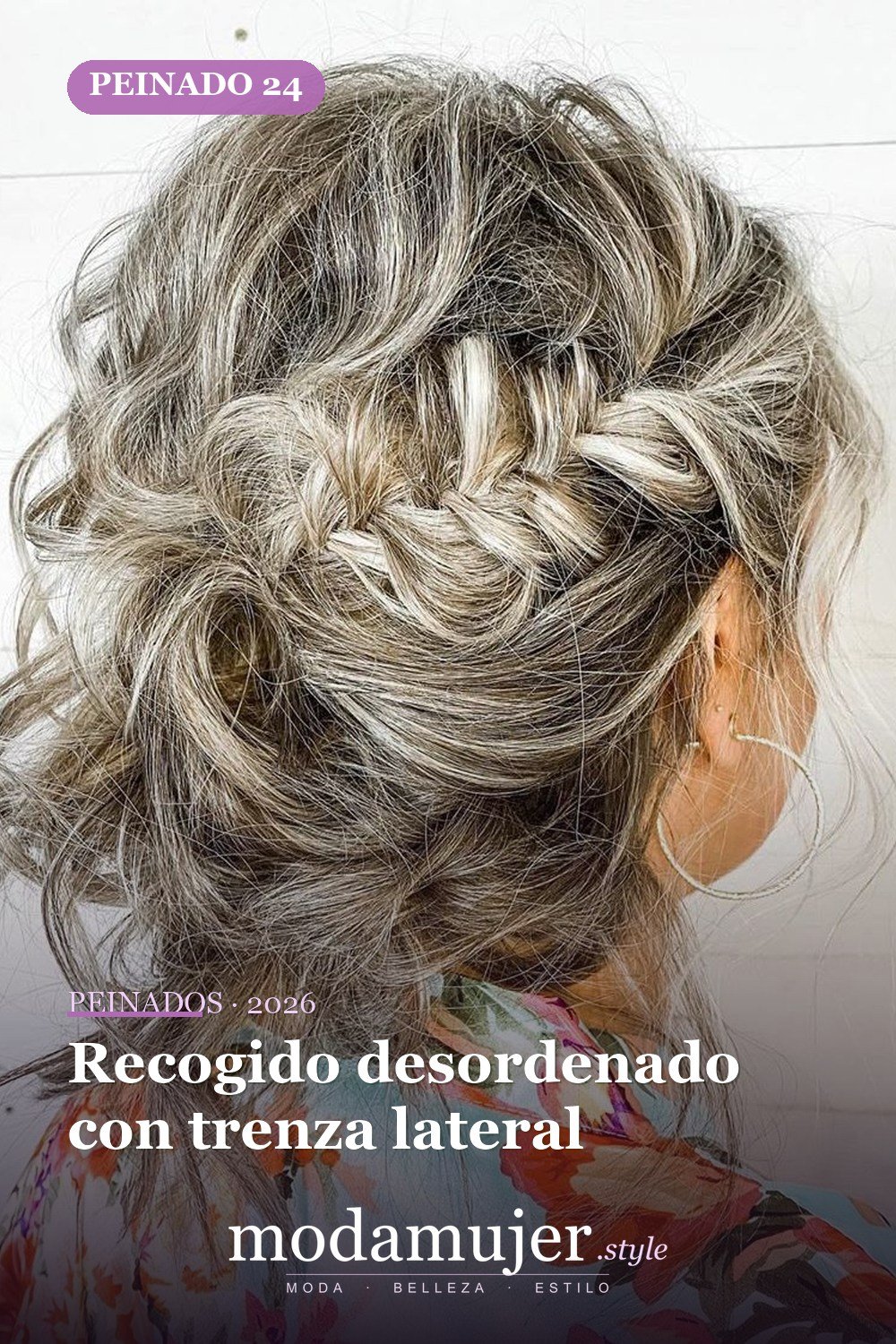 Recogido desordenado con trenza lateral — 30 Updos para cabello corto que te harán sentir inspirada y segura en 2026