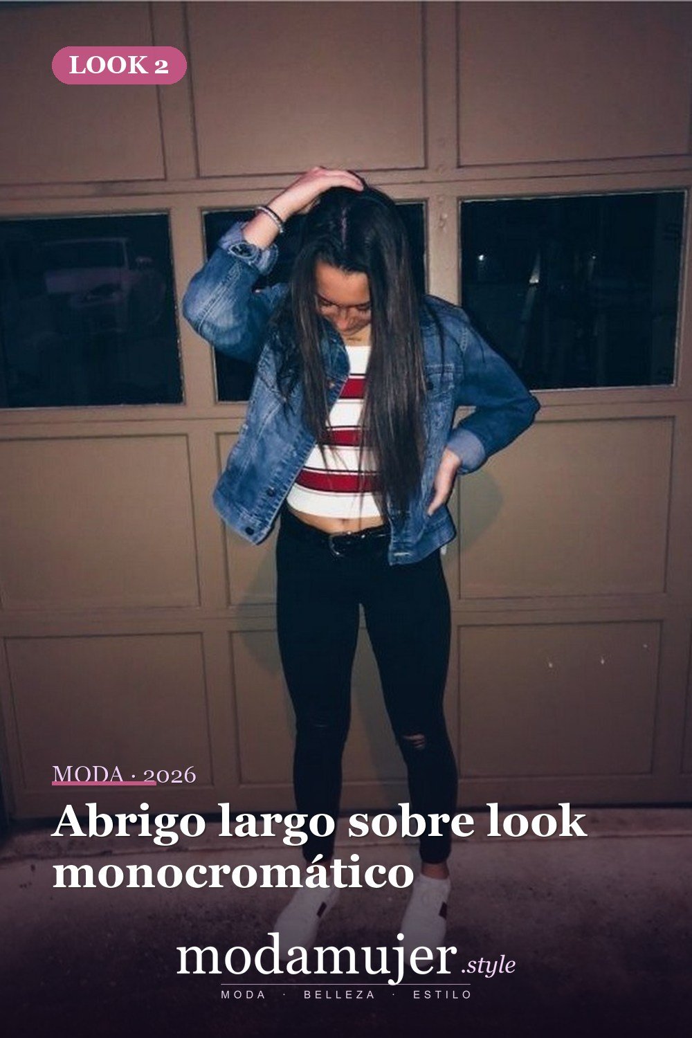 Abrigo largo sobre look monocromático — 31 trajes de moda casual de invierno lindos para chica adolescente 2026