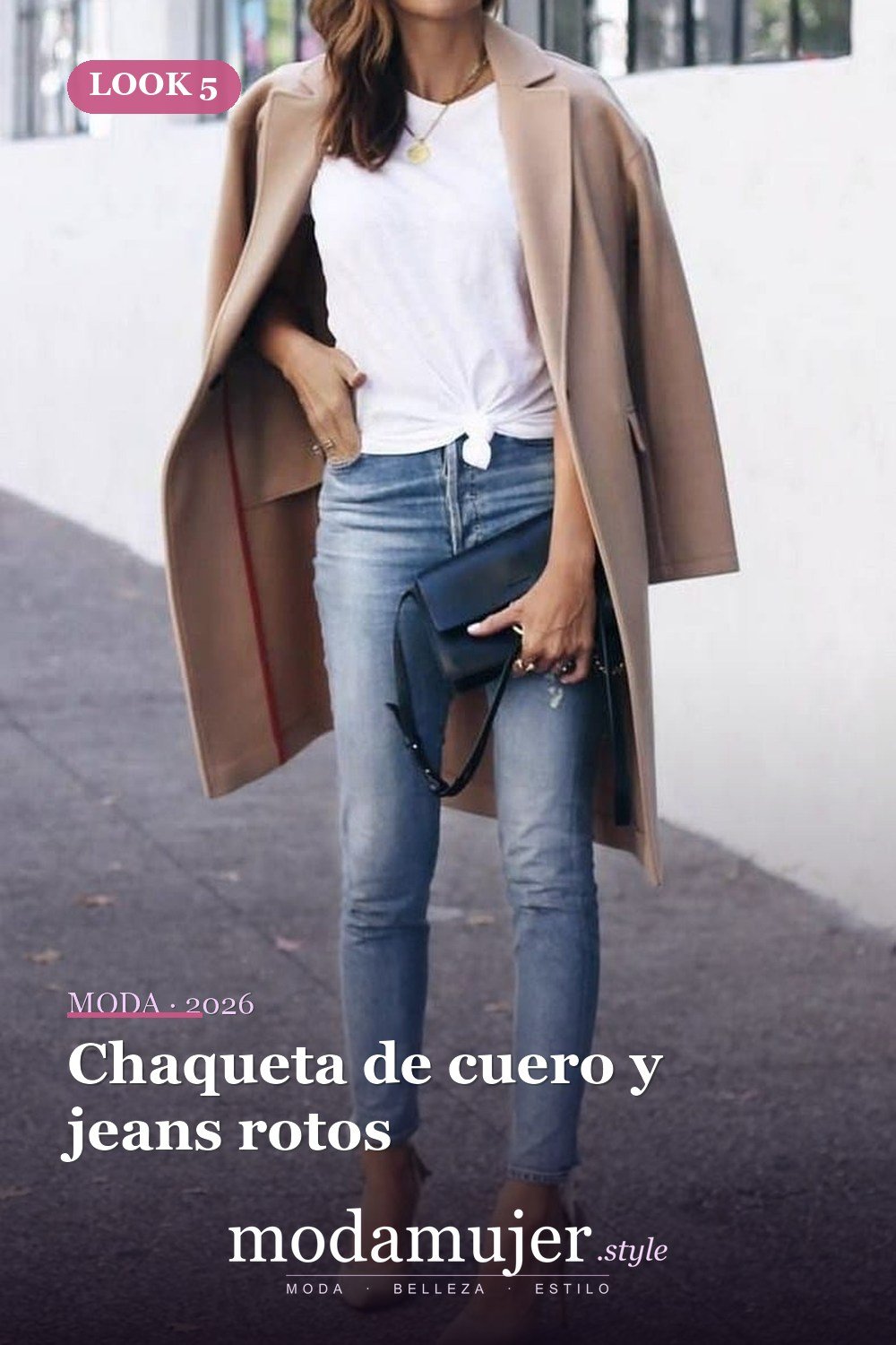 Chaqueta de cuero y jeans rotos — 31 trajes de moda casual de invierno lindos para chica adolescente 2026