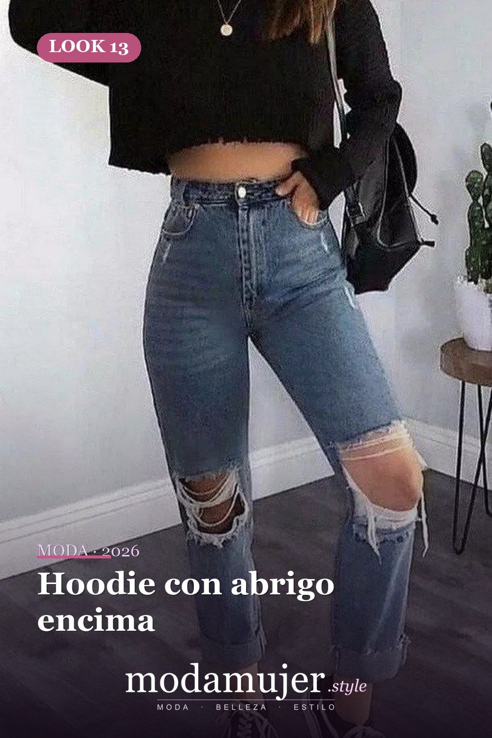Hoodie con abrigo encima — 31 trajes de moda casual de invierno lindos para chica adolescente 2026