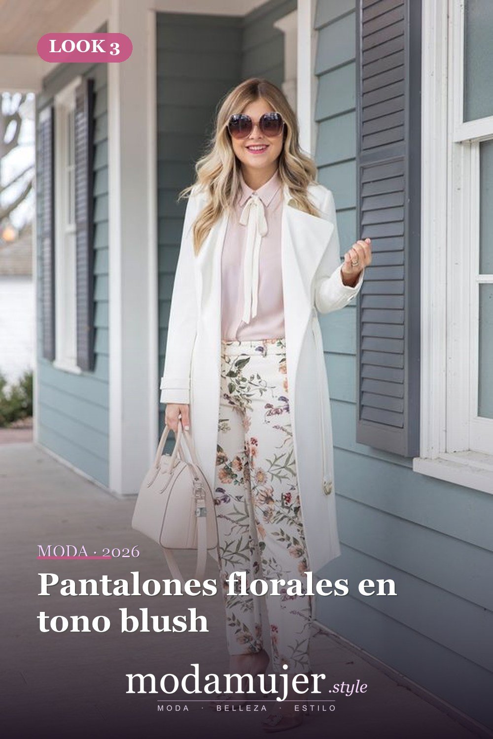 Pantalones florales en tono blush — 33 trajes de mujer con estampados florales para la oficina