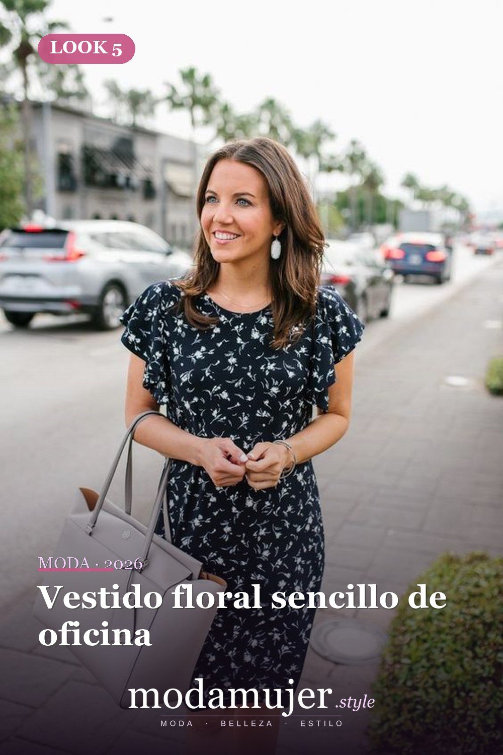 Vestido floral sencillo de oficina — 33 trajes de mujer con estampados florales para la oficina