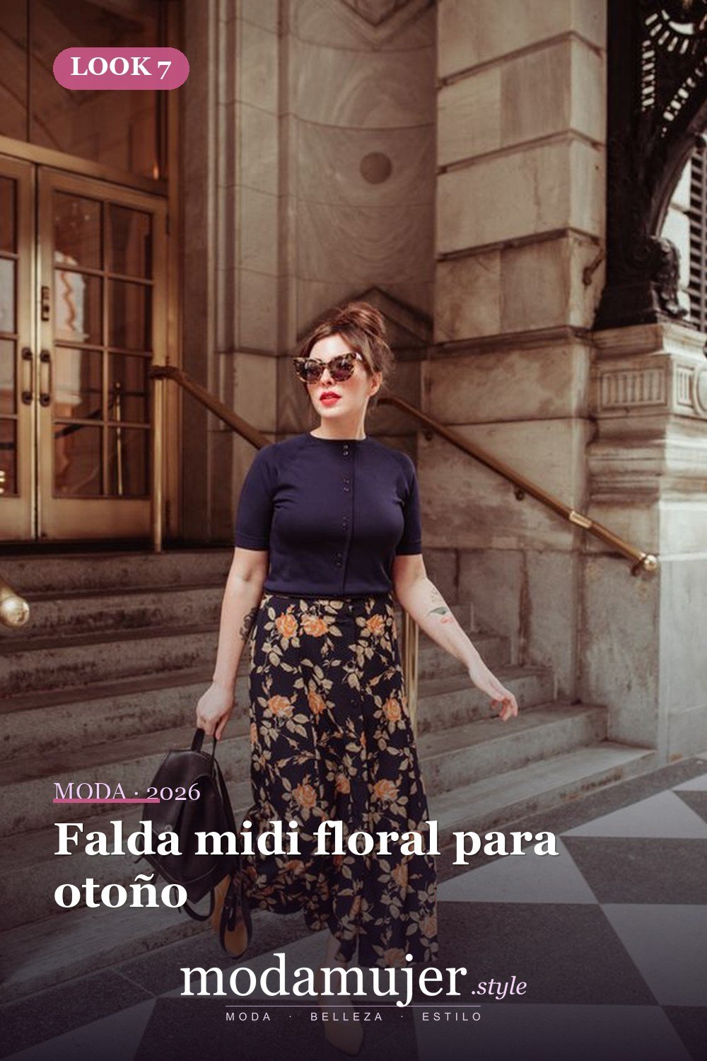 Falda midi floral para otoño — 33 trajes de mujer con estampados florales para la oficina