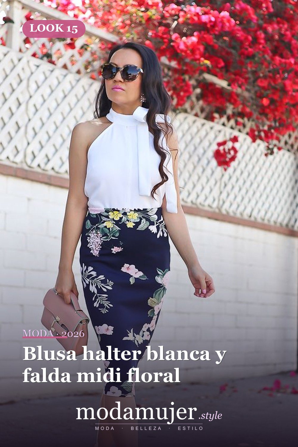 Blusa halter blanca y falda midi floral — 33 trajes de mujer con estampados florales para la oficina