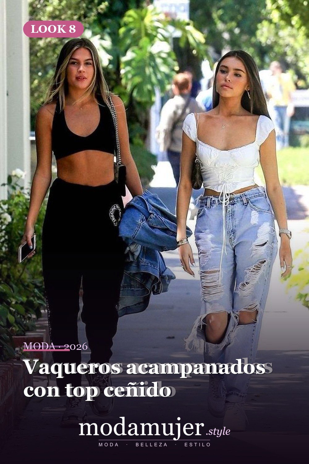 Vaqueros acampanados con top ceñido — 34 conjuntos casuales de verano para mujeres con pantalones vaqueros