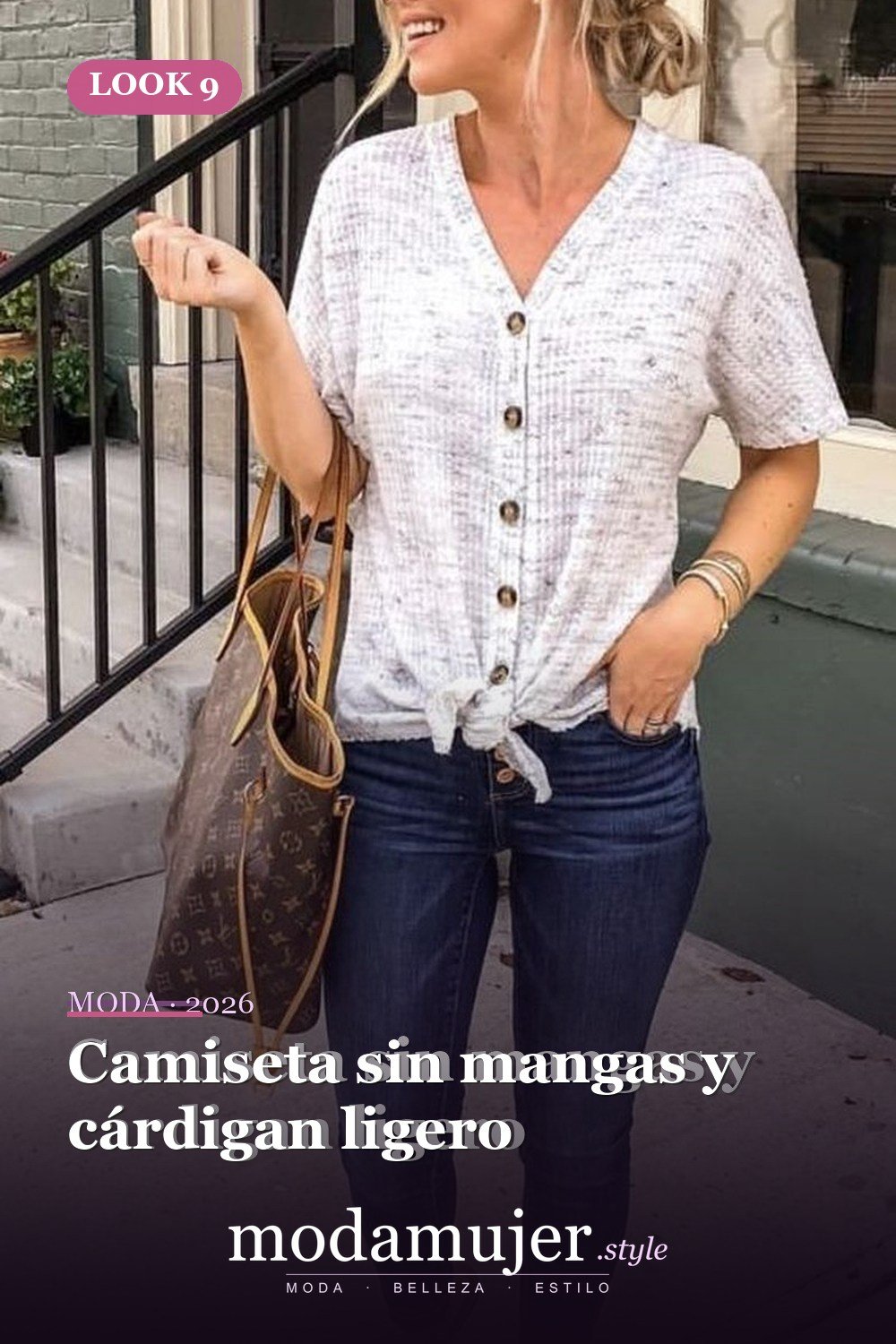 Camiseta sin mangas y cárdigan ligero — 34 conjuntos casuales de verano para mujeres con pantalones vaqueros