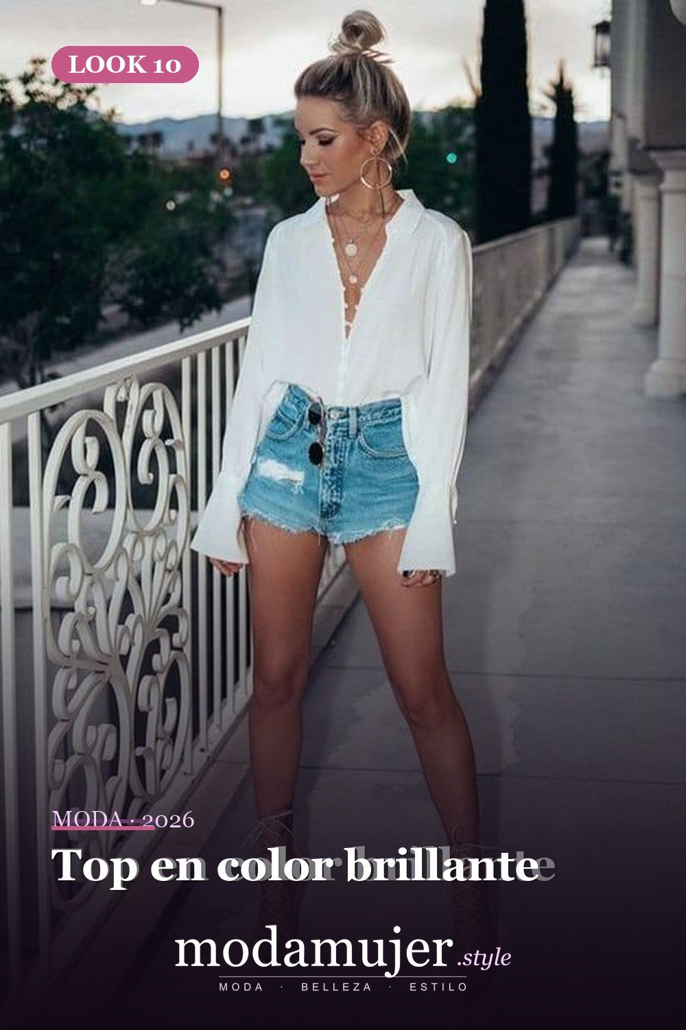 Top en color brillante — 34 conjuntos casuales de verano para mujeres con pantalones vaqueros