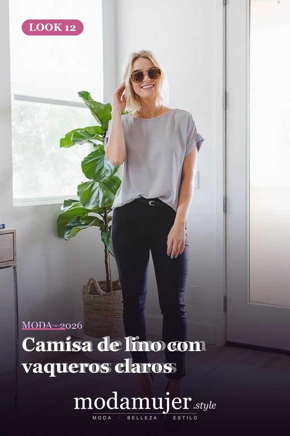 Camisa de lino con vaqueros claros — 34 conjuntos casuales de verano para mujeres con pantalones vaqueros