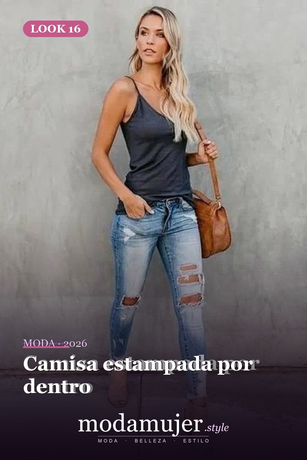 Camisa estampada por dentro — 34 conjuntos casuales de verano para mujeres con pantalones vaqueros