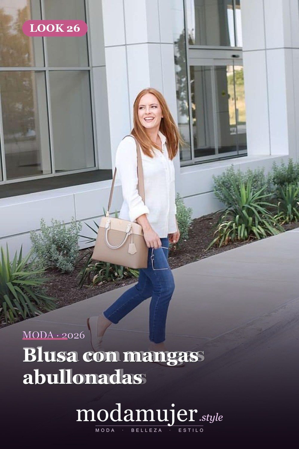 Blusa con mangas abullonadas — 34 conjuntos casuales de verano para mujeres con pantalones vaqueros