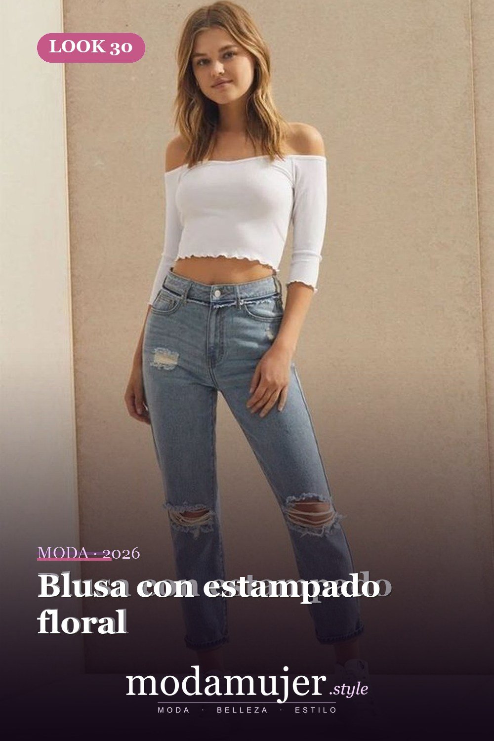 Blusa con estampado floral — 34 conjuntos casuales de verano para mujeres con pantalones vaqueros