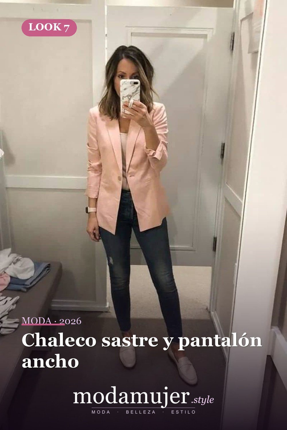 Chaleco sastre y pantalón ancho — 34 outfits de oficina cómodos y elegantes para mujer en 2026