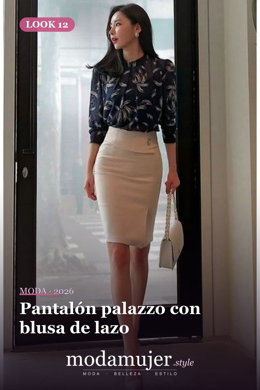 Pantalón palazzo con blusa de lazo — 34 outfits de oficina cómodos y elegantes para mujer en 2026