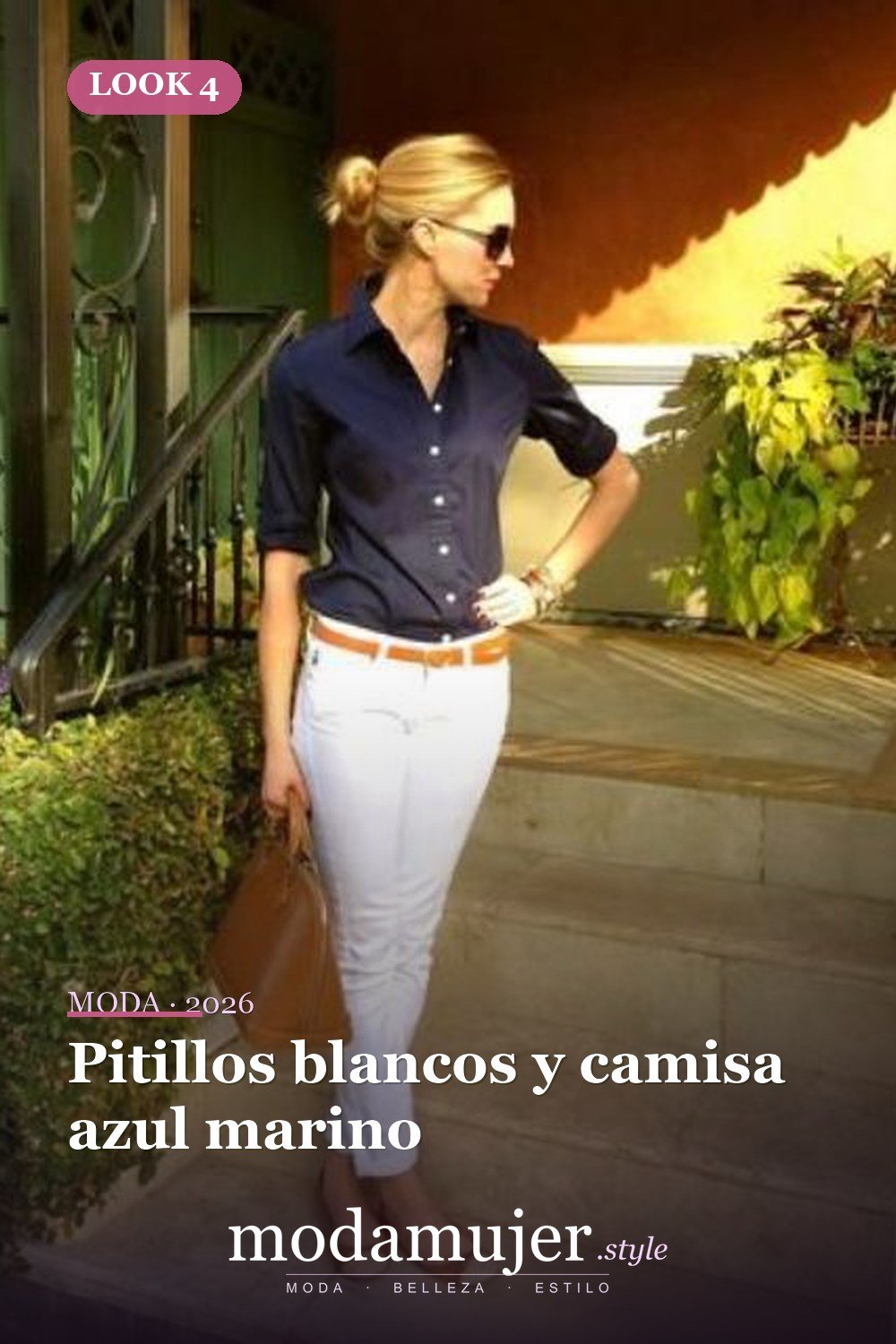 Pitillos blancos y camisa azul marino — 35 atuendos de trabajo elegantes y cómodos con zapatos planos