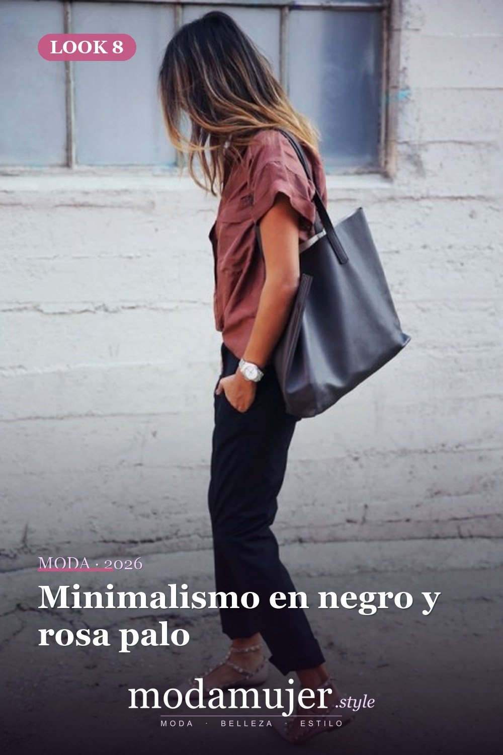 Minimalismo en negro y rosa palo — 35 atuendos de trabajo elegantes y cómodos con zapatos planos