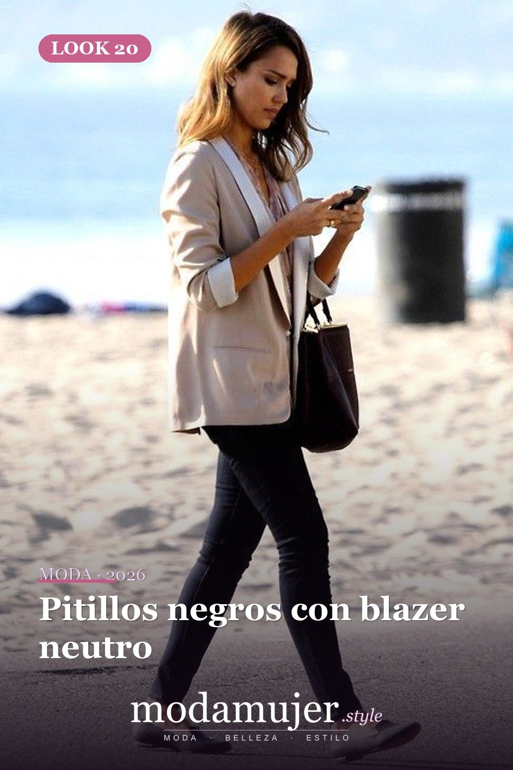 Pitillos negros con blazer neutro — 35 atuendos de trabajo elegantes y cómodos con zapatos planos