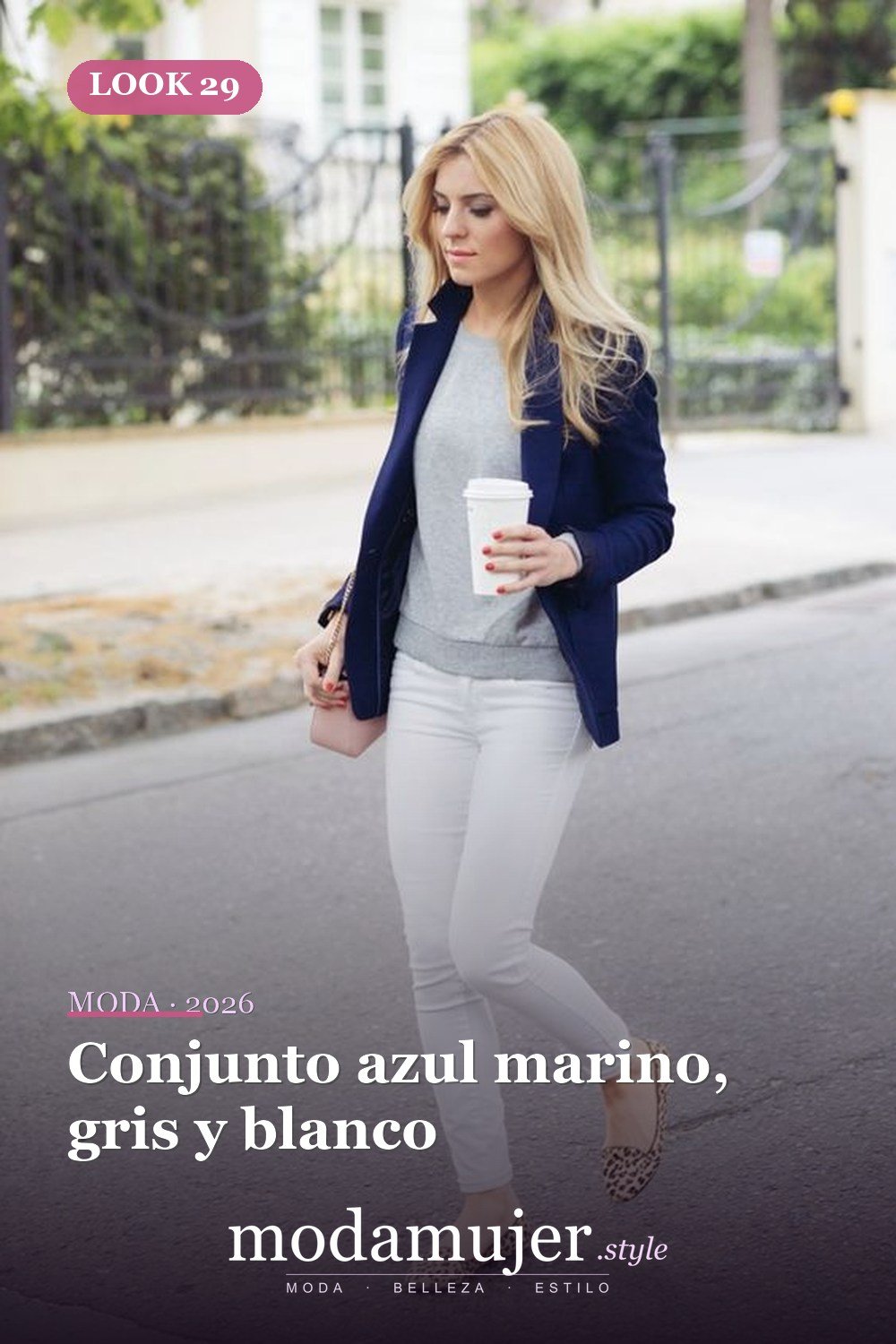 Conjunto azul marino, gris y blanco — 35 atuendos de trabajo elegantes y cómodos con zapatos planos