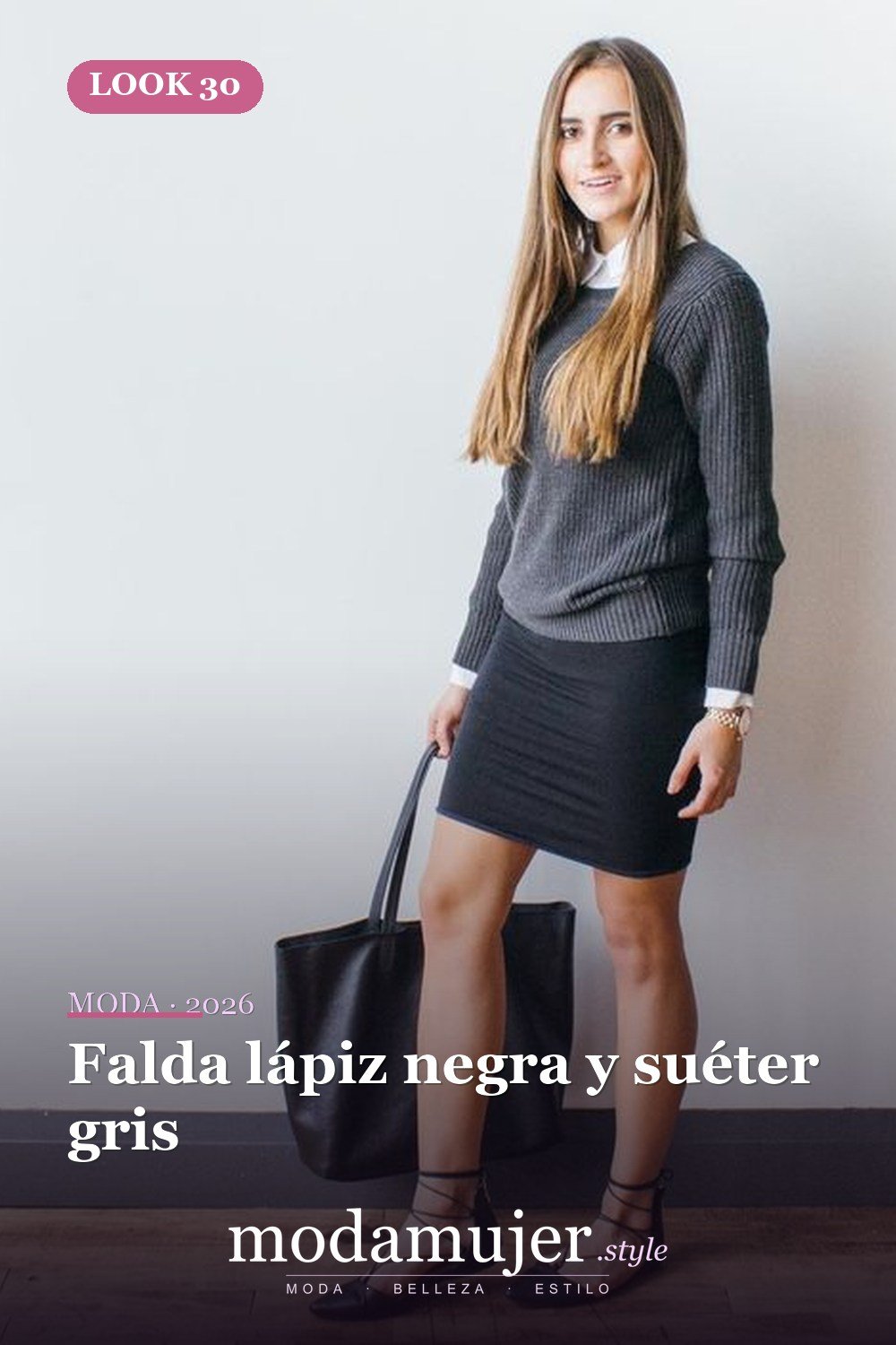 Falda lápiz negra y suéter gris — 35 atuendos de trabajo elegantes y cómodos con zapatos planos