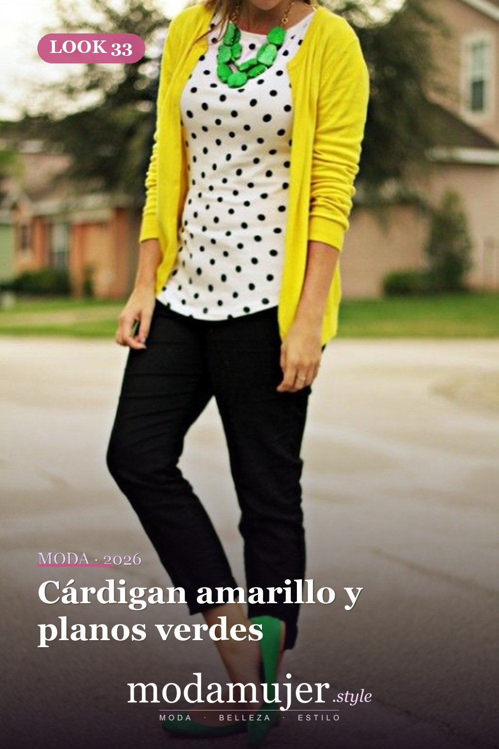 Cárdigan amarillo y planos verdes — 35 atuendos de trabajo elegantes y cómodos con zapatos planos