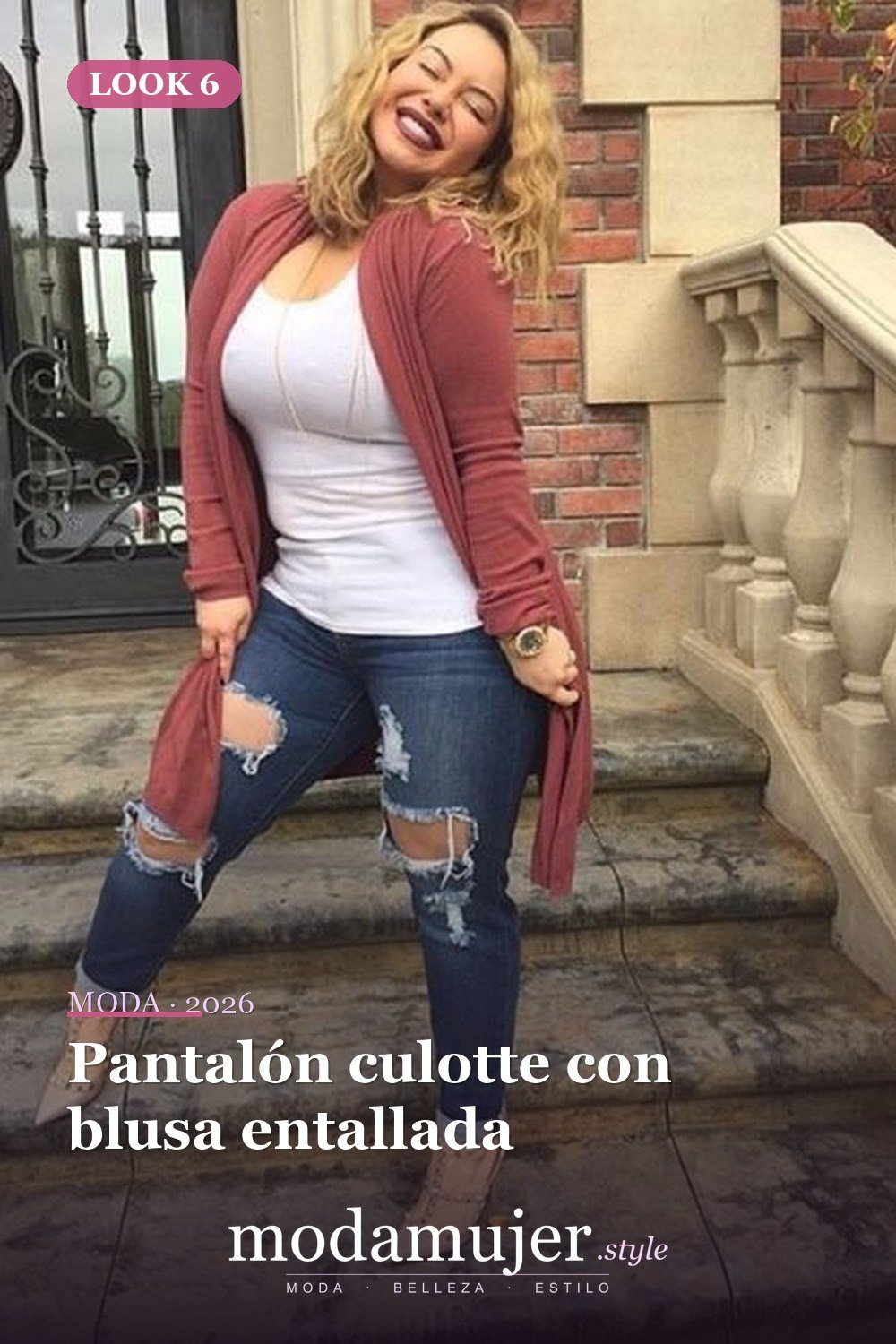Pantalón culotte con blusa entallada — 35 ideas de trajes casuales de primavera para mujeres de talla grande