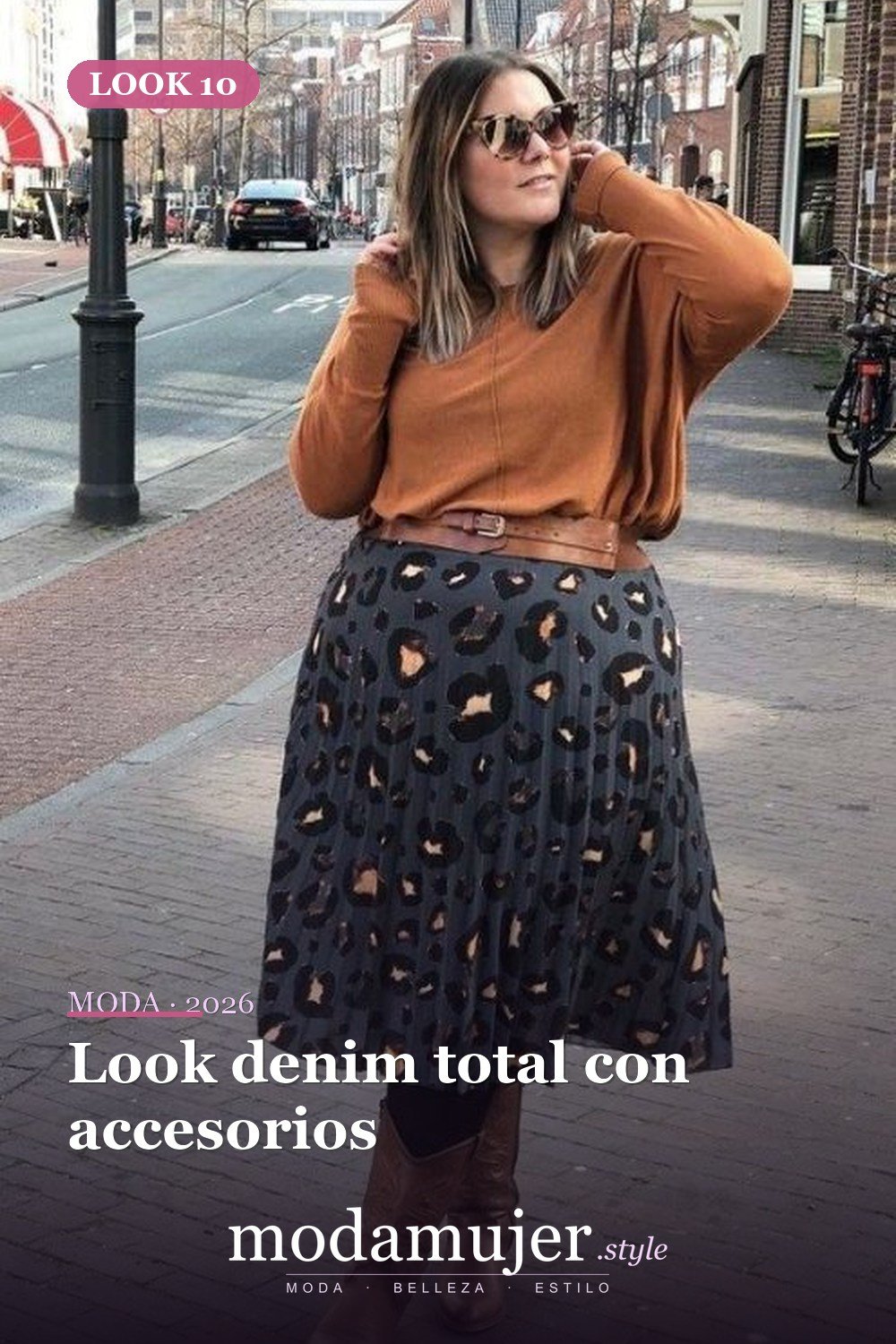 Look denim total con accesorios — 35 ideas de trajes casuales de primavera para mujeres de talla grande