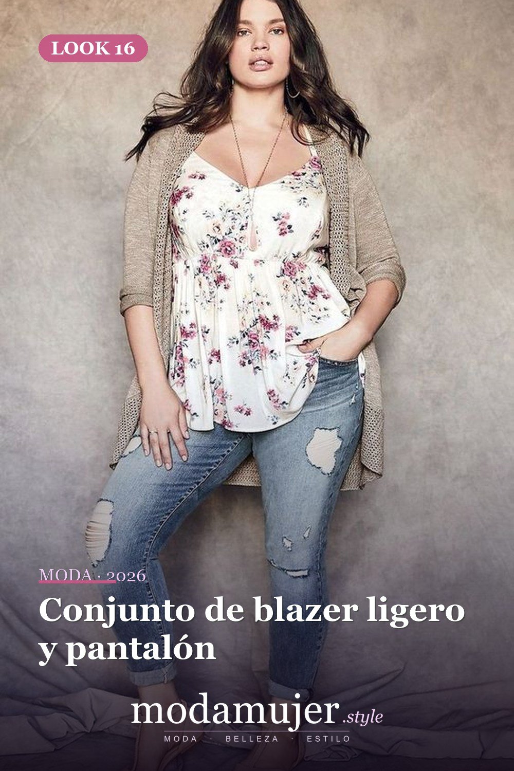 Conjunto de blazer ligero y pantalón — 35 ideas de trajes casuales de primavera para mujeres de talla grande