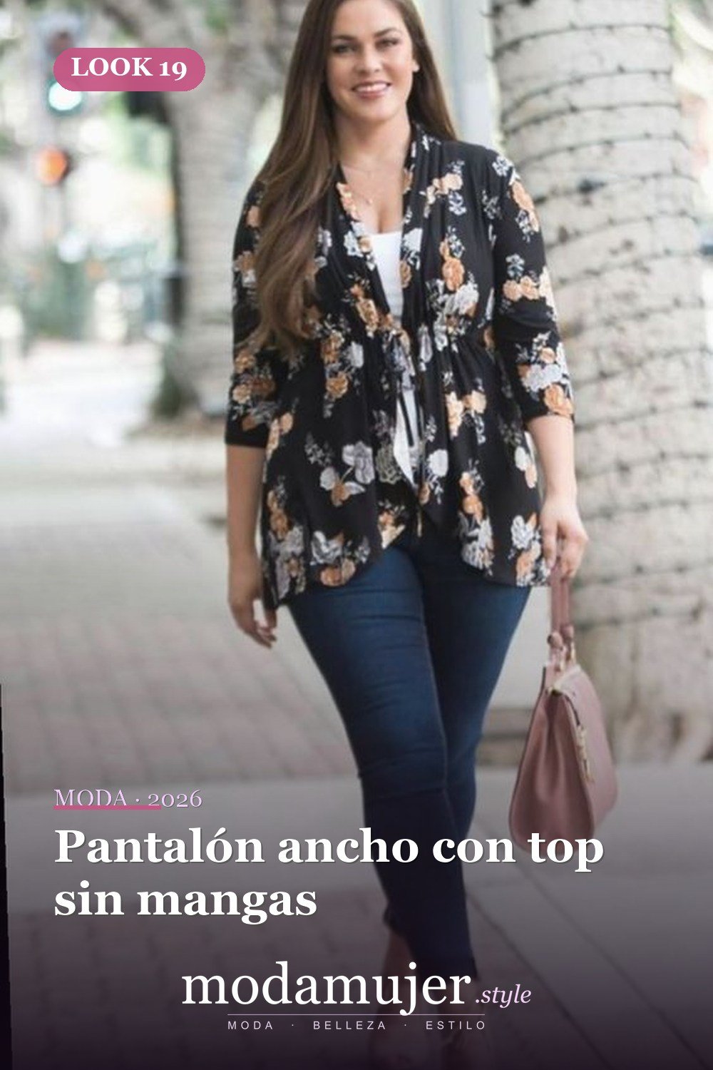 Pantalón ancho con top sin mangas — 35 ideas de trajes casuales de primavera para mujeres de talla grande