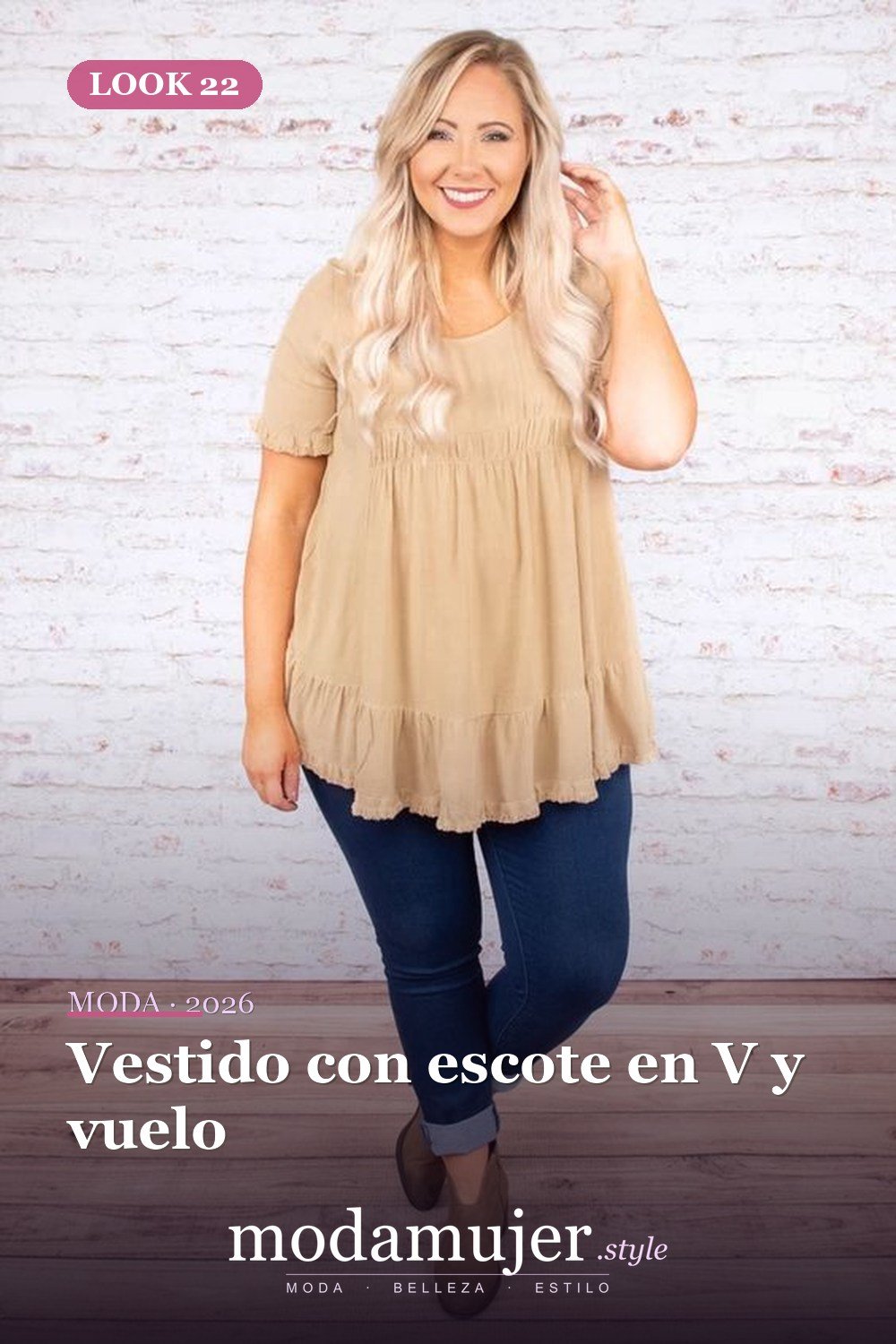 Vestido con escote en V y vuelo — 35 ideas de trajes casuales de primavera para mujeres de talla grande