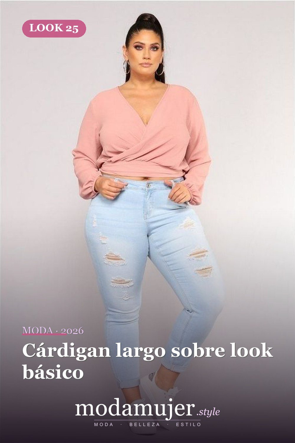 Cárdigan largo sobre look básico — 35 ideas de trajes casuales de primavera para mujeres de talla grande