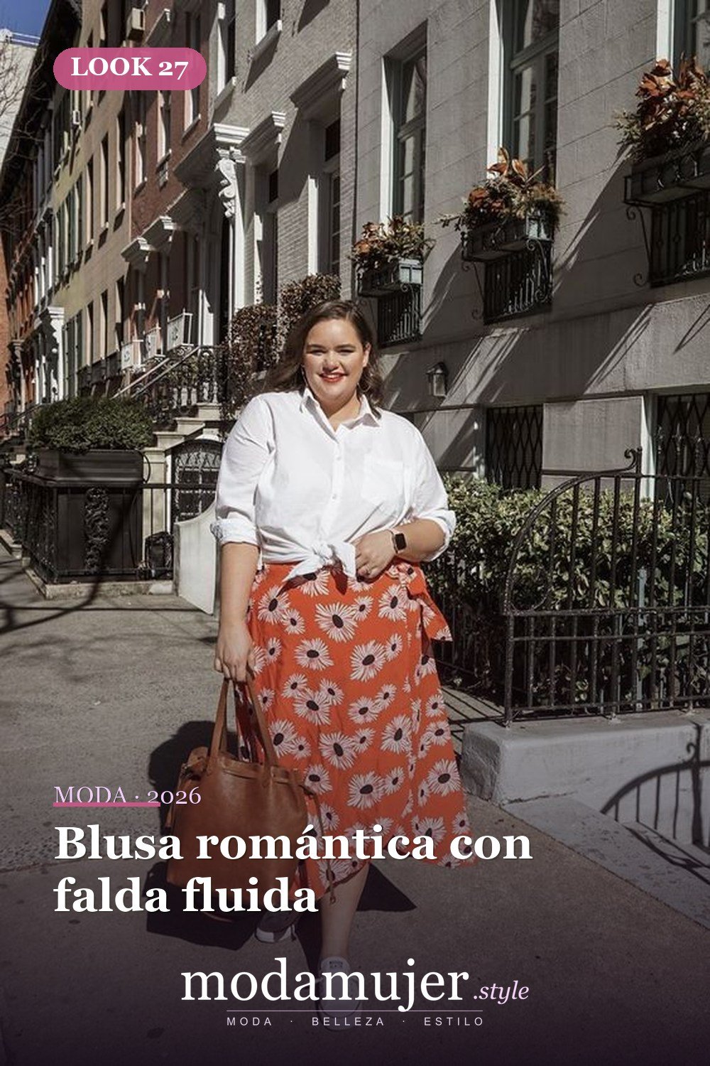 Blusa romántica con falda fluida — 35 ideas de trajes casuales de primavera para mujeres de talla grande