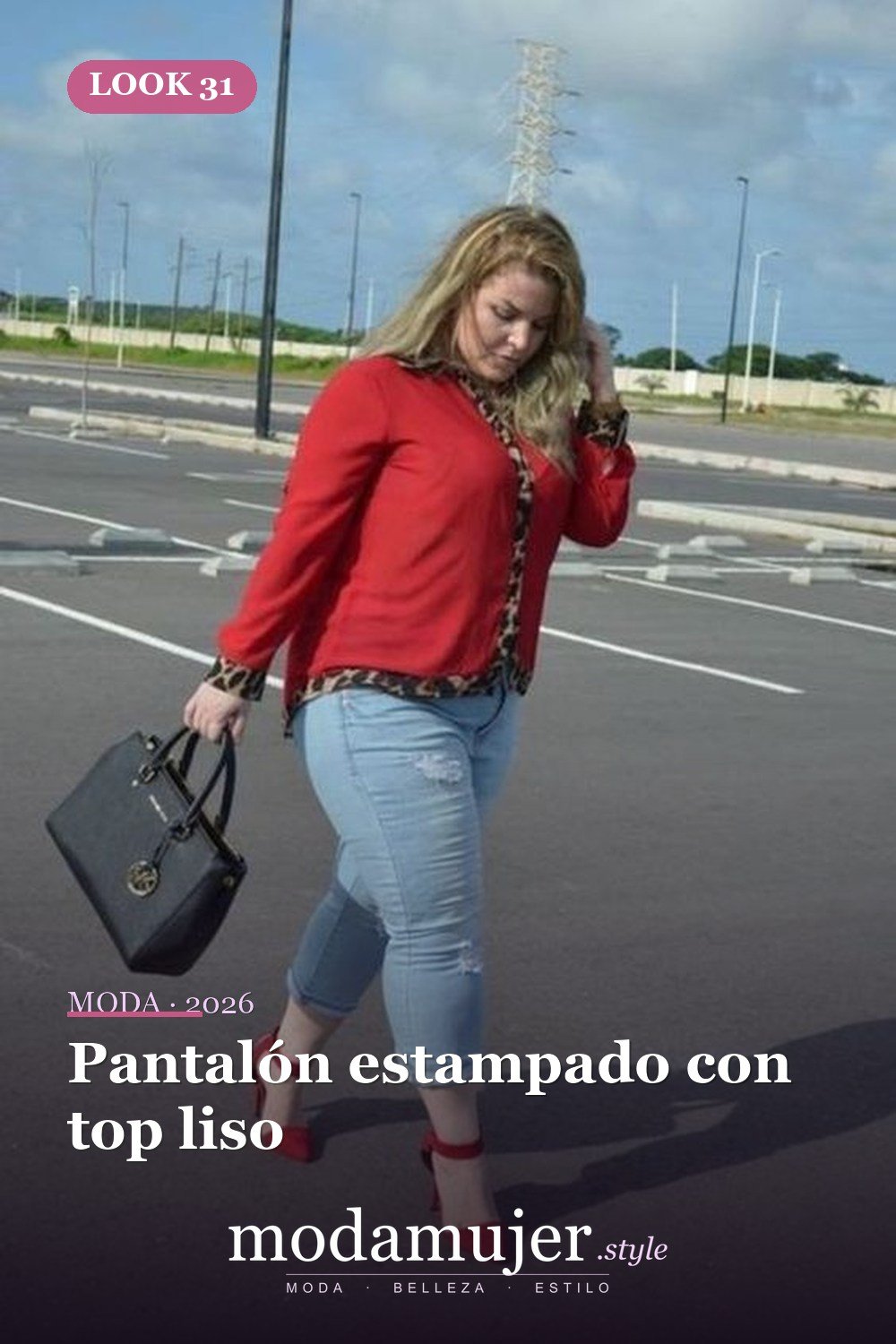 Pantalón estampado con top liso — 35 ideas de trajes casuales de primavera para mujeres de talla grande