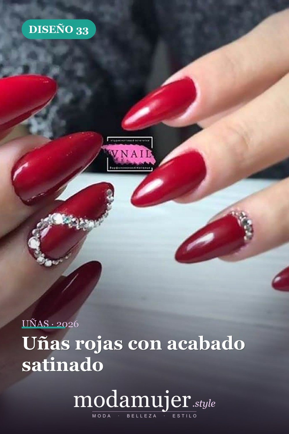 Uñas rojas con acabado satinado — 35 ideas extraordinarias de tendencias de uñas rojas para 2026