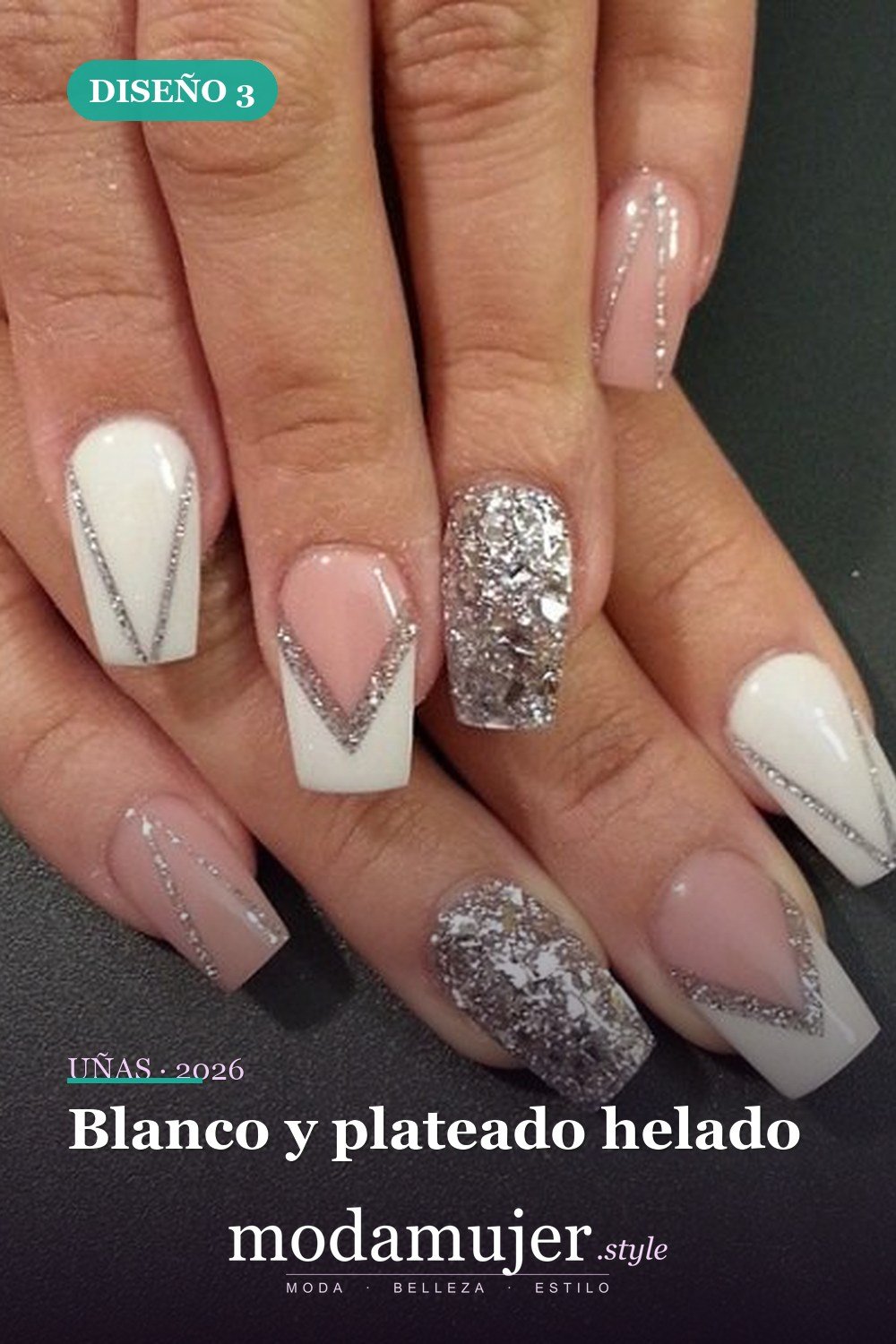 Blanco y plateado helado — 35 increíbles diseños de uñas con brillo para 2026