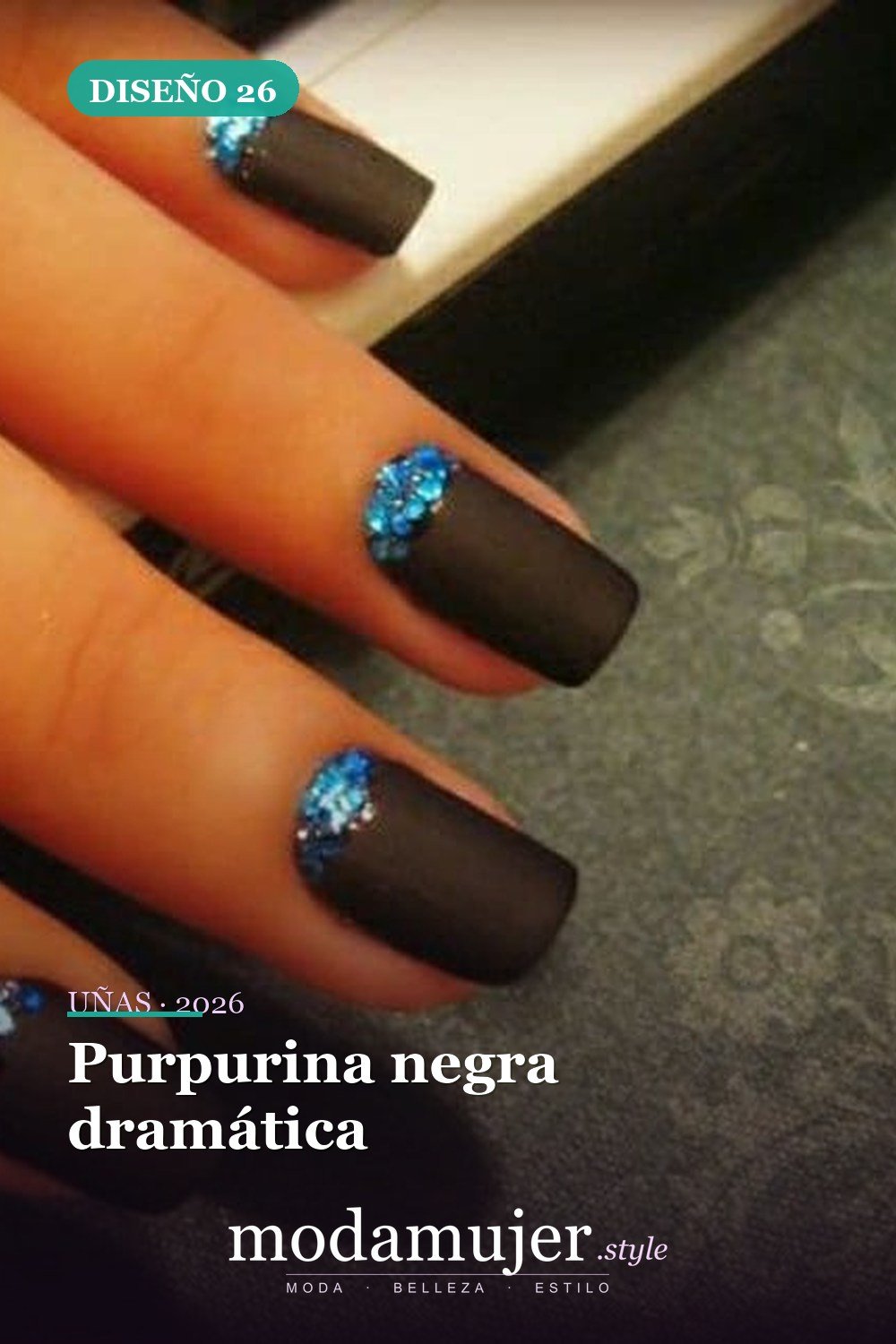 Purpurina negra dramática — 35 increíbles diseños de uñas con brillo para 2026