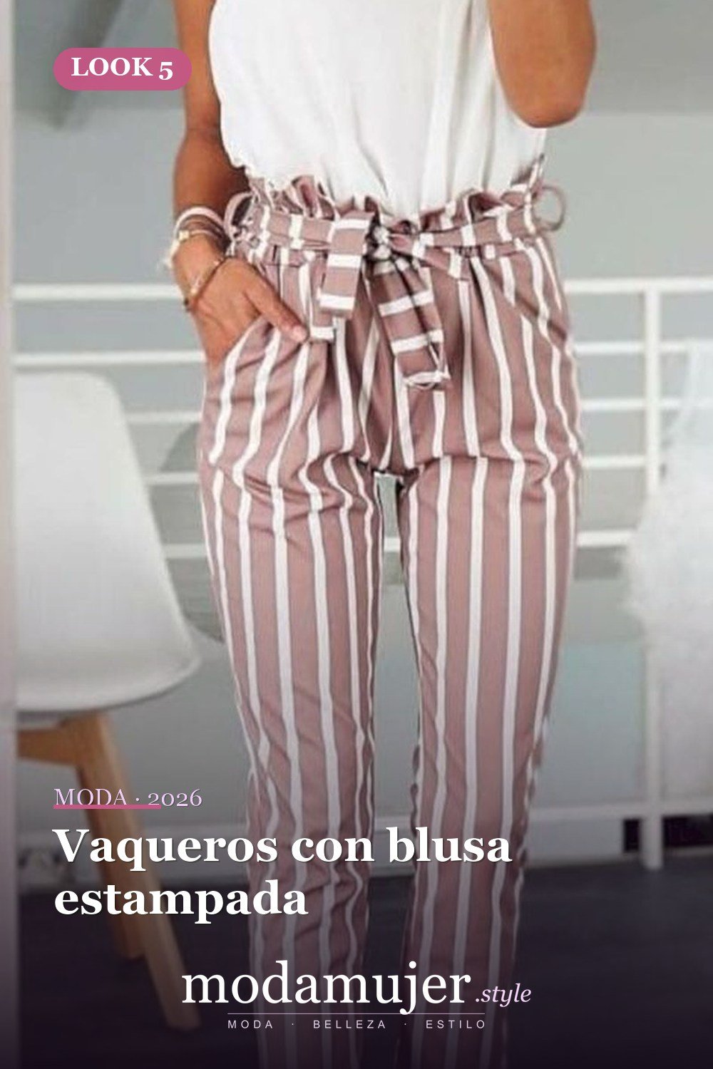 Vaqueros con blusa estampada — 35 mejores conjuntos casuales de primavera para que las mujeres se vean lindas