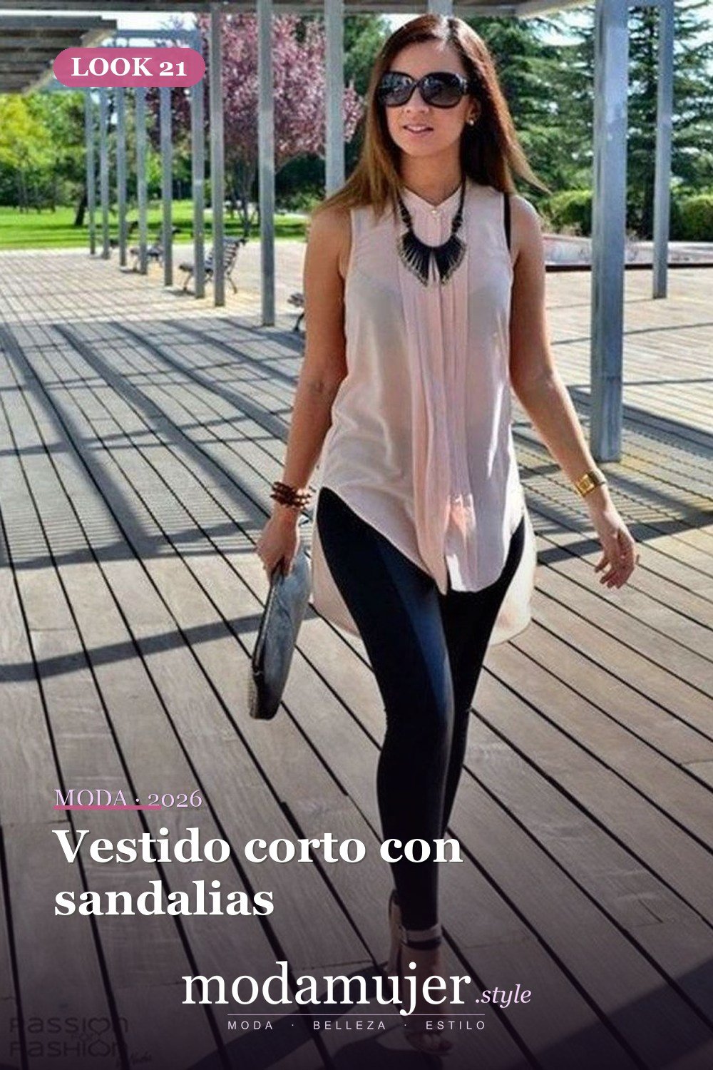 Vestido corto con sandalias — 35 mejores conjuntos casuales de primavera para que las mujeres se vean lindas