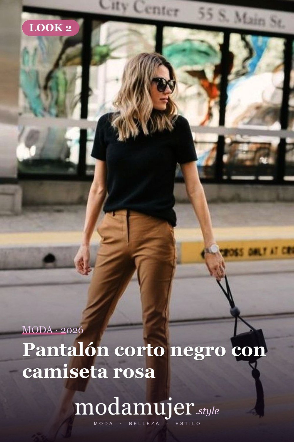 Pantalón corto negro con camiseta rosa — 35 ideas de trajes casuales populares este verano