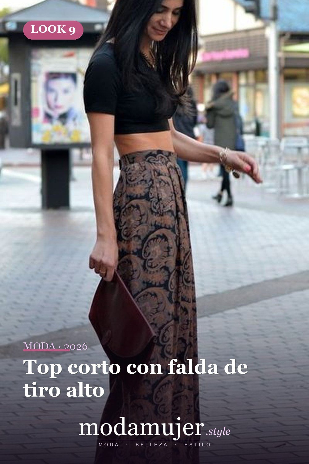 Top corto con falda de tiro alto — 35 ideas de trajes casuales populares este verano